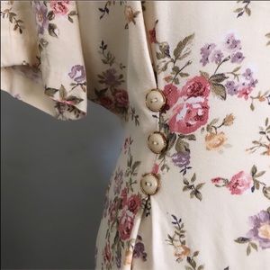 Vintage floral maxi dress 😍